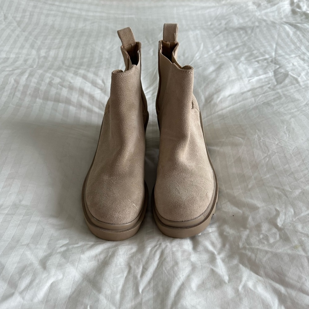Chelsea Boots - Picture 2 of 7